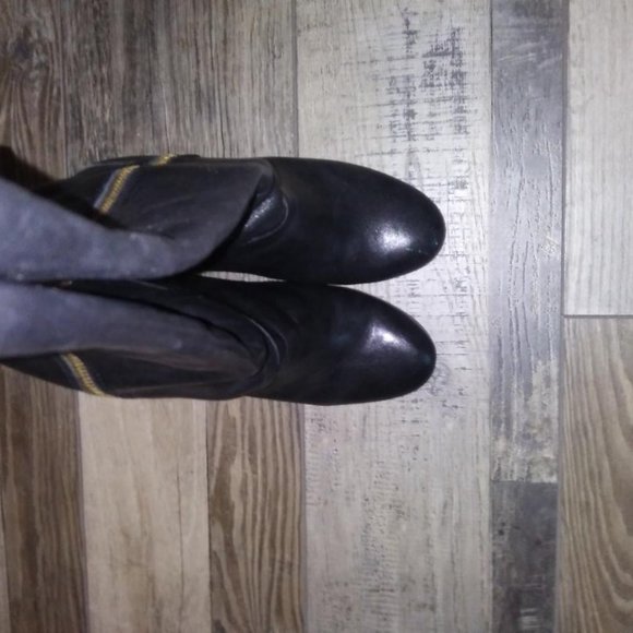 COACH Black Leather Boots w/ tassel zipper sz 7 super sharp! - Picture 3 of 4